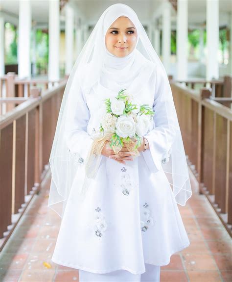 Ni baju akad nikah.ade reben besauu atas bahu.lace di tgan smpai siku and lace kt bawah depan belakang.baju lelaki pun bju melayu xde pesak.material bestt sjuk.ihikss. 20+ Koleski Terbaru Design Baju Nikah Simple Tapi Cantik ...