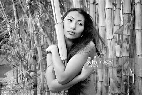 Chinese Nude Women Photos Et Images De Collection Getty Images
