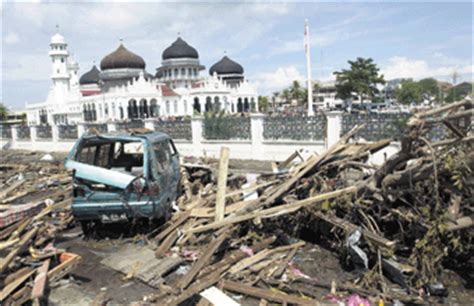 Gempa terkini di wilayah indonesia dengan magnitudo lebih dari atau sama dengan 5.0. Artikel Kesehatan Masyarakat: GEMPA BUMI MENGGUNCANG PULAU ...