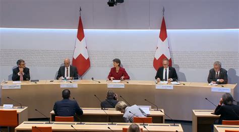 Über den bundeshaushalt 2015, die neue familienpflegezeit sowie die. Corona: So reagiert die Schweiz auf die Pressekonferenz ...