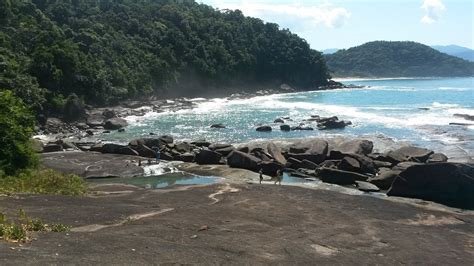 Quem vem pela avenida das américas pode dobrar à esquerda na estrada vereador alceu de carvalho, seguir pela a praia dos búzios (também chamada de praia das conchas) é a menor entre as cinco praias do parque e praticamente não tem areia, só pedras. Praia das Conchas - YouTube