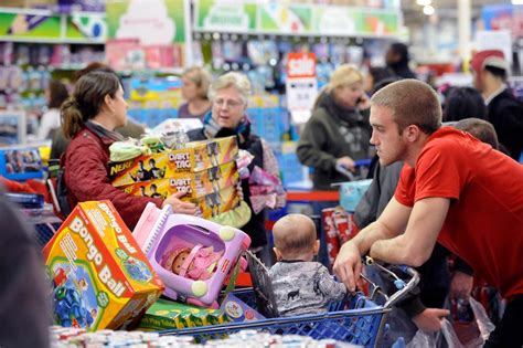 What The Average American Consumer Will Spend This Christmas