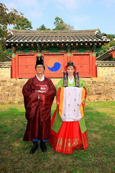 What Does A Traditional Korean Wedding Dress Look Like