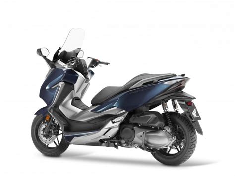 Teraz jest lżejszy i bardziej kompaktowy, dynamiczny i utrzymany w sportowym stylu. Un nouveau Forza 300 chez Honda