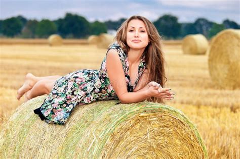 Nude Girl Sitting On Hay Bale The Free Voyeurweb S Hall The Best Porn Website