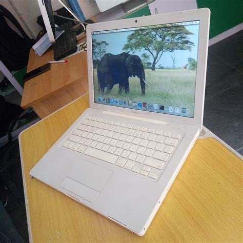 Apple Macbook A1181 4gb Ram 250gb Hdd Mac Os And Windows Installed