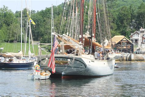 Schooners Are Holding Up Their End Of The Classics Scene Classic