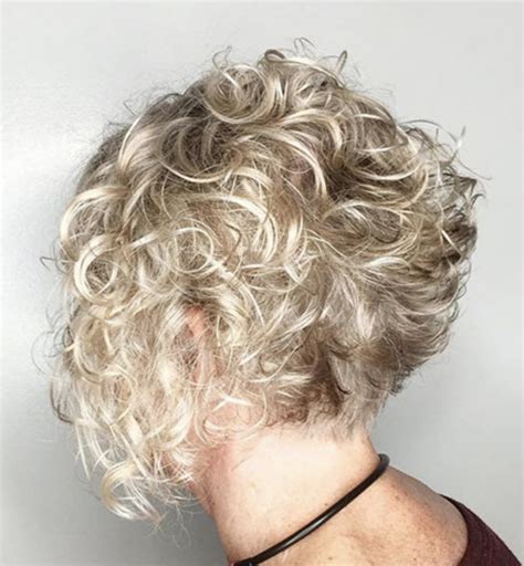 17 Short Curly Hairstyles For Women