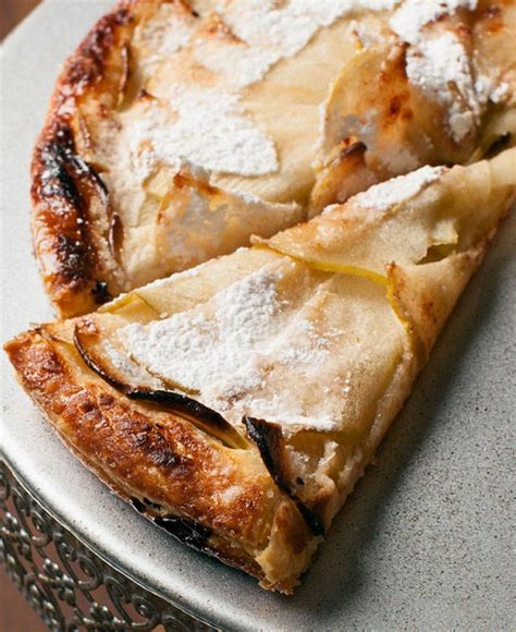 Give your party guests something delightfully summery and easy to. Recette de tarte fine aux pommes | Zeste | Recipe | Food ...