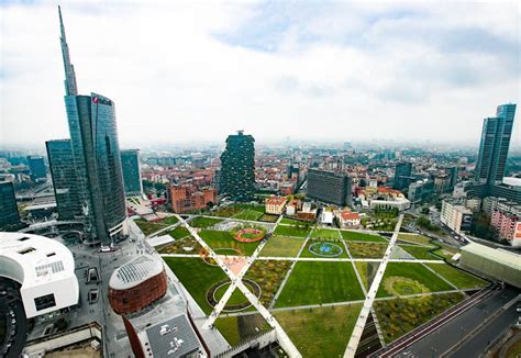 Un'esplosione di colori sui prati della biblioteca degli alberi di porta nuova: Apre a Milano la Biblioteca degli alberi, all'ombra del ...