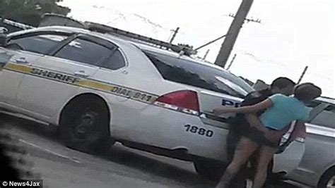florida cop irving diaz caught on video kissing girl on duty is in trouble again daily mail online