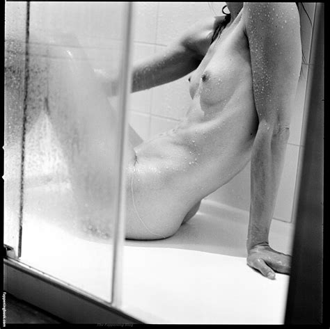 Kerry Bishé Nude Album Nude