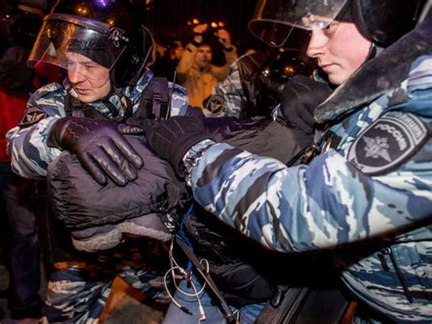 Putin Foe Among Hundreds Detained At Moscow Rally