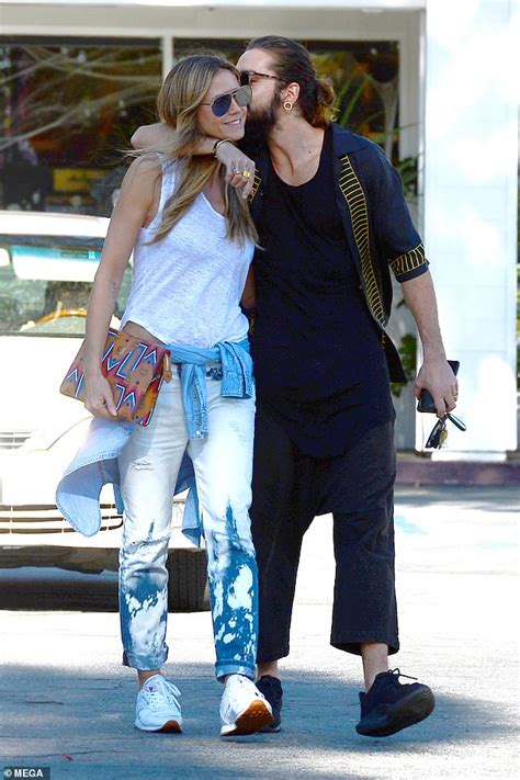4,090,002 likes · 1,520 talking about this. Heidi Klum and boyfriend Tom Kaulitz look loved-up at the ...