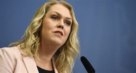 Socialminister i stefan löfvens regering. 8 Sidor - Hon blir ny minister