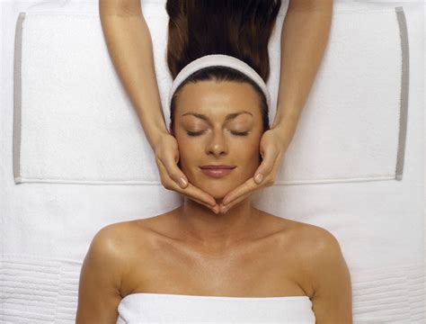 Lymphatic Drainage Facial Massages Beauty Treatments To Try In 2020 Popsugar Beauty Photo 2