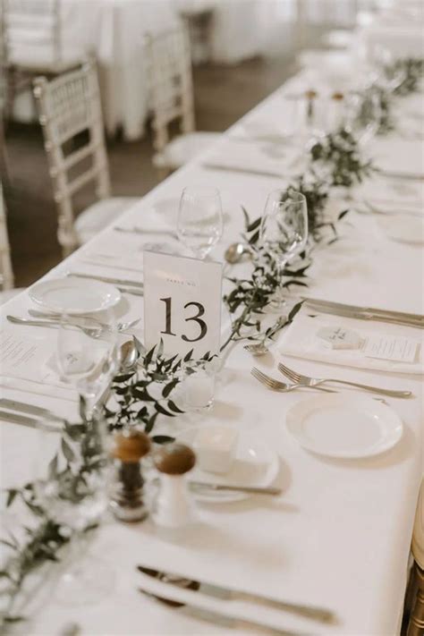 35 Chic Minimalist Wedding Table Decor Ideas - Weddingomania