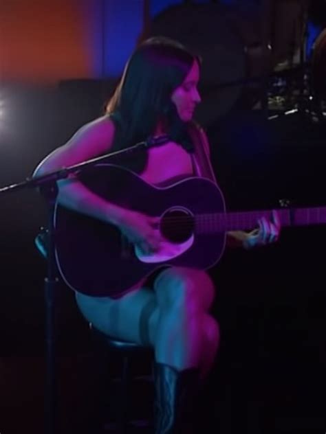 Kacey Musgraves Performs Naked In SNL First The Cairns Post