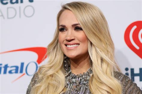 Carrie Underwood Shows Off Scar From 2017 Accident In Flashback Selfie