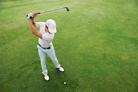 How To Swing A Golf Club For The Perfect Shot