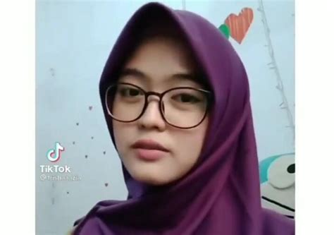 Viral Bu Guru Cantik Ditantang Melotot Biar Murid Takut Netizen Malah