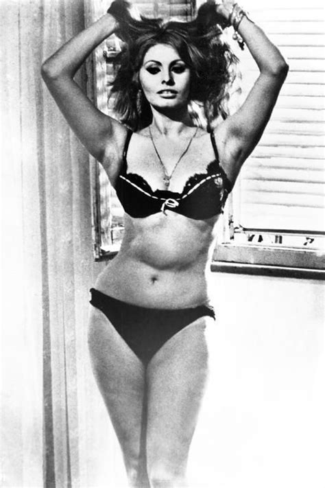 Sexy Hot Sophia Loren Bikini Pics