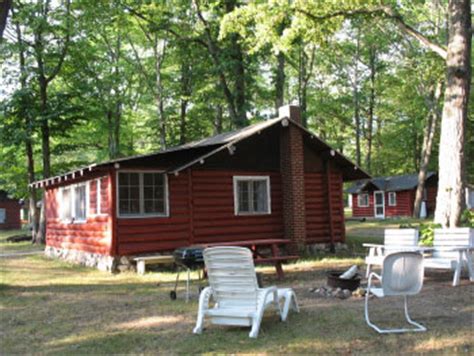 12 housekeeping rental cabins located on beautiful paradise lake, 6 miles south of the mackinaw bridge in northern michigan. Crooked Tree Cabins - Oak Alley Cabin - Lake View, Sleeps 5