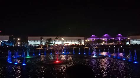 Waktu itu hanya saya dan beberapa rekan yang berjalan di tepi pantai. Suasana Arta Park Bandung di malam Hari - YouTube