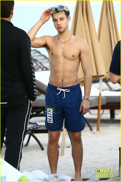 Alexis Superfan S Shirtless Male Celebs Cameron Dallas Shirtless In