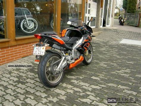 The aprilia's rs 125 frame is made from cast aluminum alloy with cross ribbing reinforcement. 2009 Aprilia RS 125 80 Km / h 2-stroke
