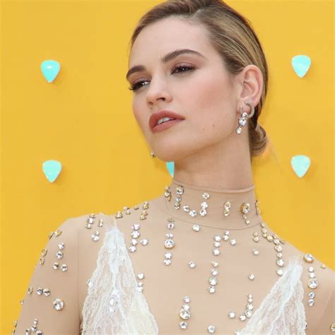 Lily James Lily James Online Auf Twitter Lily James News Tribeca2018 Little Woods Premiere