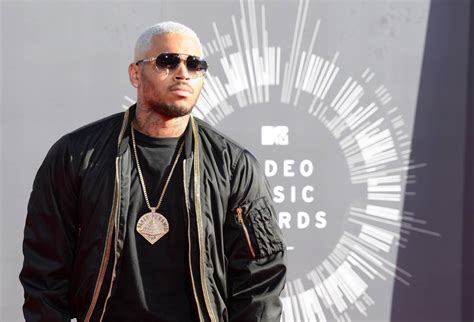 Chris Brown Shares Theory About Ebola Epidemic It S A Form Of