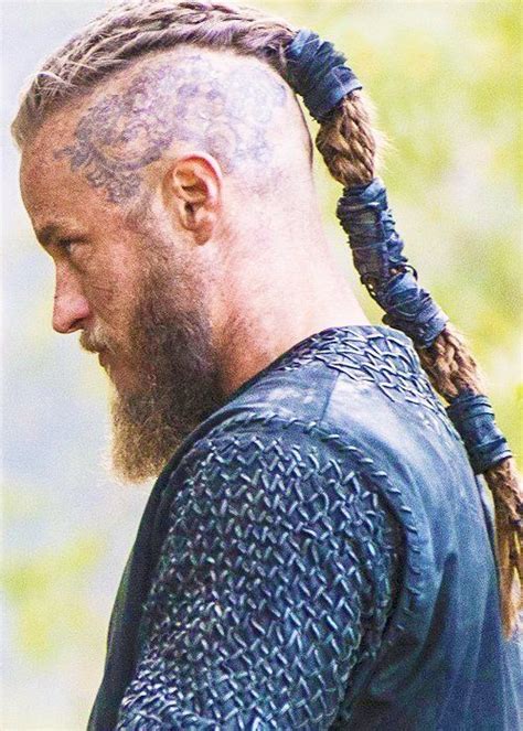 How to braid men's hair for gym | ragnar lothbrok tutorial. Pin de M en wallpapers | Pelo vikingo, Peinados vikingos y ...
