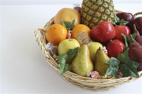 Fruits basket episode 14 fruits basket episode 14 mysterious connections abound as furuba's plot thickens at the tail end of this beautifully exhausting episode. however, a sudden family tragedy changes her life, and subsequent circumstances leave her all alone. Family Fruit Basket | Vicky's Gift Baskets