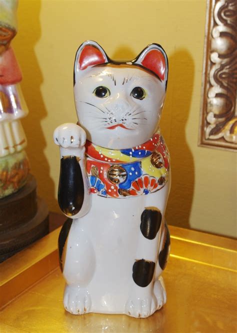 Rare Right Paw Japanese Porcelain Maneki Neko Beckoning Cat Statue Good