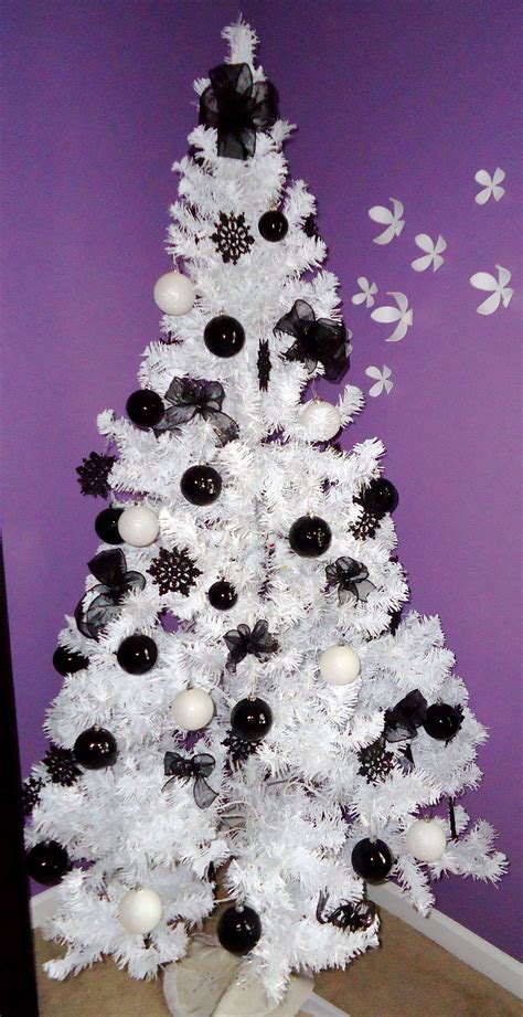 10 Black And White Decorated Christmas Tree Decoomo