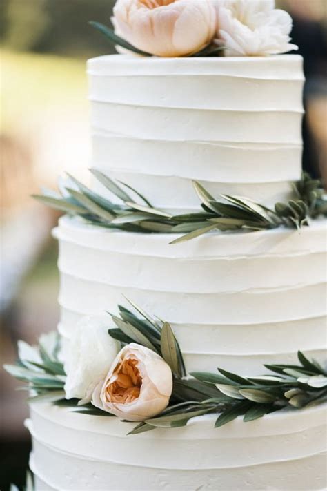 15 Simple But Elegant Wedding Cakes For 2018 Emmalovesweddings