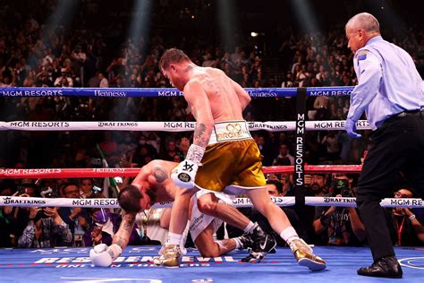 canelo alvarez beats caleb plant to become the first undisputed super middleweight champion