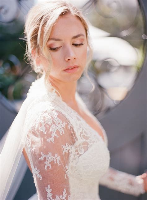 Monique Lhuillier Majesty Wedding Dress Save 50 Stillwhite