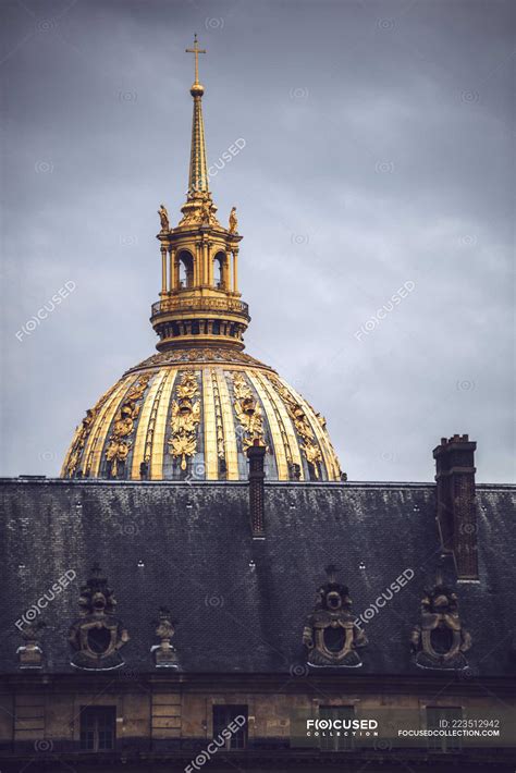 Golden Cupola Of Les Invalides In Paris France — Vertical Ornament