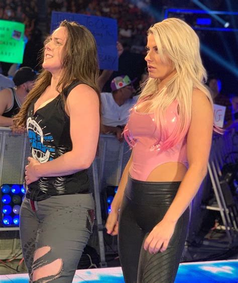 Nikki Cross And Alexa Bliss Wrestling Divas Wwe Female Wrestlers