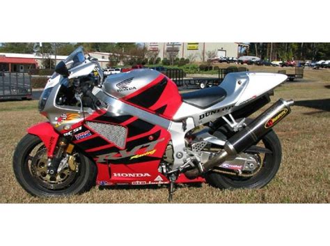 It had a minor ding on the fuel tank when i bought it from the dealer which. 2004 Honda RC51 (RVT1000R) for sale on 2040-motos