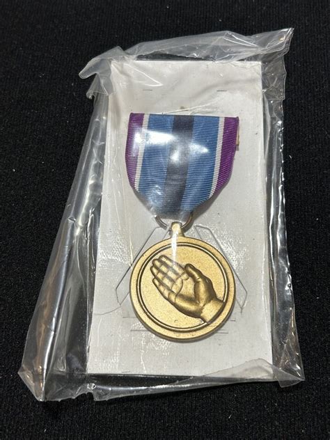 Us Military Humanitarian Service Medal In Government Issue Box Ebay