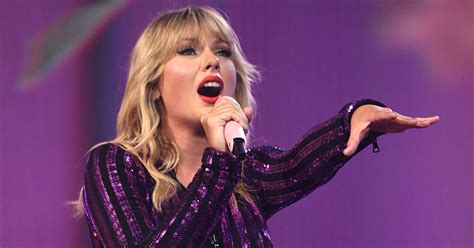 Taylor Swift Hosts First Lover Secret Session In London Teen Vogue