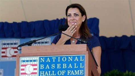 Pitcher Roy Halladays Widow Gives Emotional Hall Of Fame Speech During Posthumous Induction