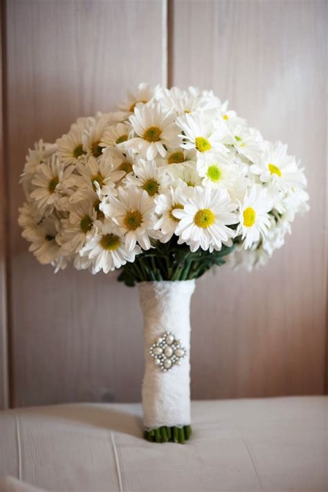 50 Fabulous Wedding Flower Ideas Modwedding Daisy Wedding Theme