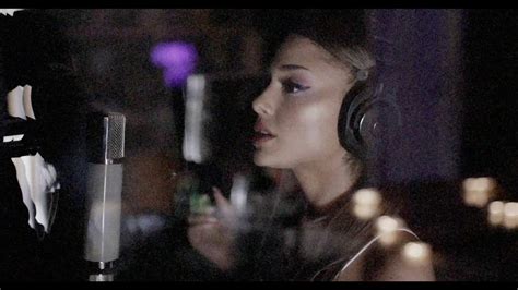 Ariana Grandeが大ヒット曲「positions」レコーディング時の舞台裏映像を公開 洋楽まっぷ
