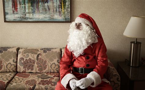 FOTOS Porteiro De Hotel Se Transforma Em Papai Noel Fotos Em SP Encantada G