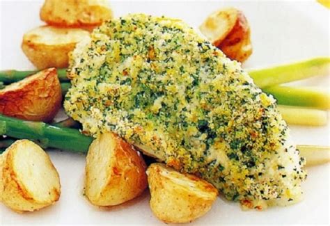 Essendo un vorace divoratore, lo sgombro possiede una bocca ampia, con mascelle munite di piccoli denti aguzzi. Sgombro al forno in crosta di mandorle e finocchio, la ...