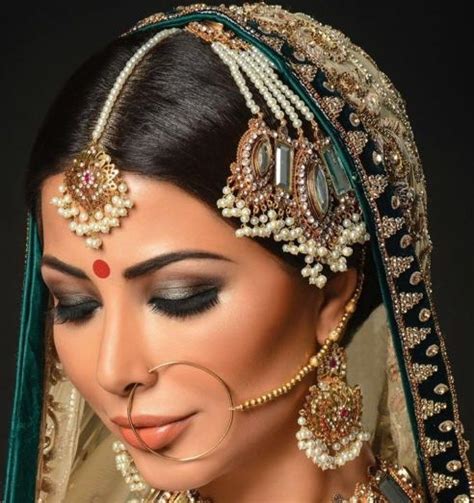 Luxury Nose Ring Indian Bridal Hairstyles Bengali Bridal Makeup Bridal Nose Ring
